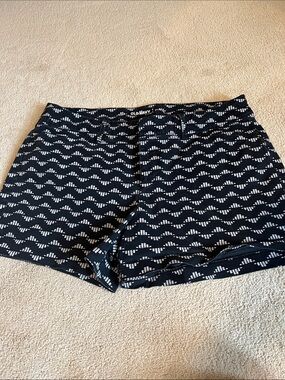 Old Navy Pixie Shorts - size 6